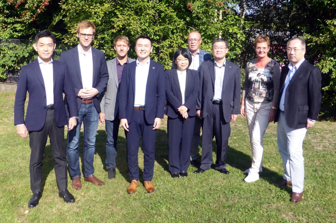 Japanische Ingenieure informieren sich bei der ISW in Arnsberg über Sauerländer Unternehmenskultur